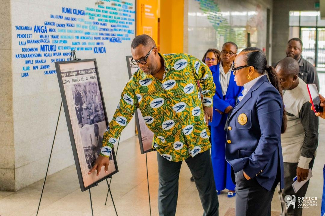 ont : isite de l’exposition MOBUTU par Directeur Général ONT