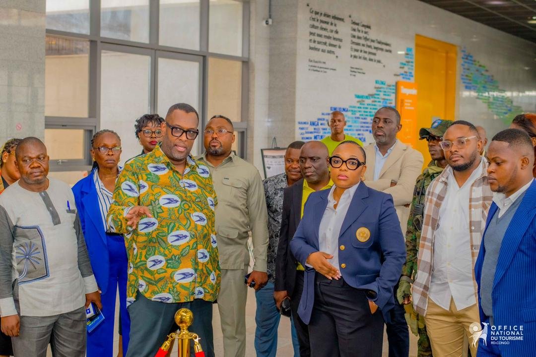 ont : isite de l’exposition MOBUTU par Directeur Général ONT