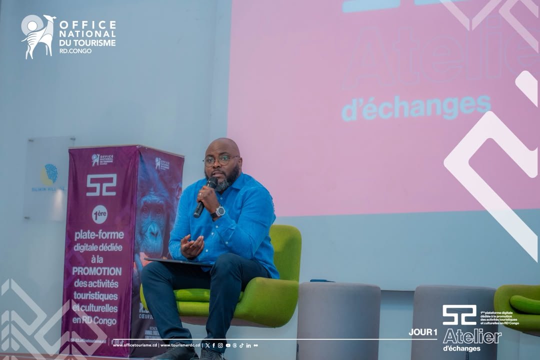 Francys tuyala Directeur marketing communication ont